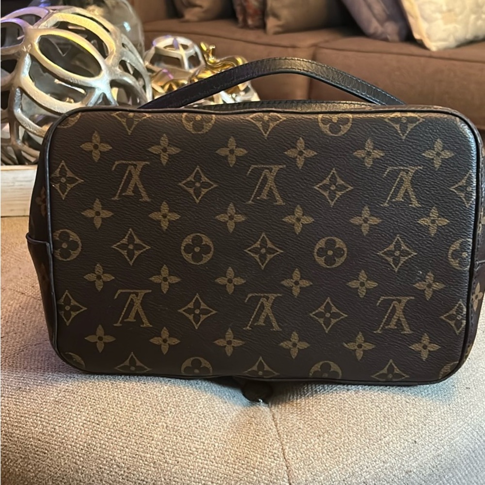 LOUIS VUITTON Monogram Neonoe MM in Black - Picture 6 of 15
